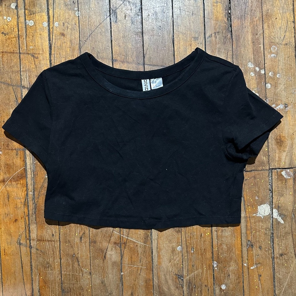 Divided‎ H&M Cropped Top Women's Medium Black Short Sleeve Round Neck Pullover